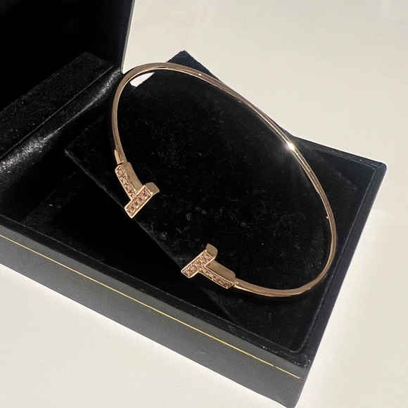 Tiffany & Co. T Diamond Wire Bracelet - 18K Rose Gold, Medium, 0.24ct - Picture 10 of 12